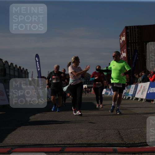 03.10.2025 - Köhlbrandbrückenlauf Jannik Wohlers http://msf.ph/oto/9127847 03.10.2025 13:37:04 Ziel 5262, 5287, 5303, 5507, 5592, 6104, 6380, 6381 meine-sportfotos.de