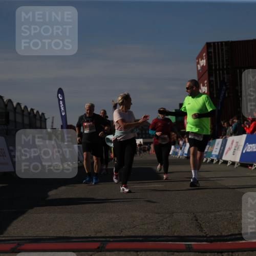 03.10.2025 - Köhlbrandbrückenlauf Jannik Wohlers http://msf.ph/oto/9127848 03.10.2025 13:37:04 Ziel 5262, 5287, 5303, 5507, 5592, 6104, 6380, 6381 meine-sportfotos.de
