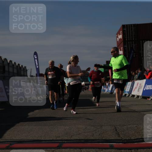 03.10.2025 - Köhlbrandbrückenlauf Jannik Wohlers http://msf.ph/oto/9127851 03.10.2025 13:37:04 Ziel 5262, 5287, 5303, 5507, 5592, 6104, 6380, 6381 meine-sportfotos.de