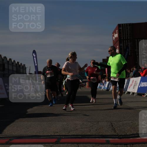 03.10.2025 - Köhlbrandbrückenlauf Jannik Wohlers http://msf.ph/oto/9127853 03.10.2025 13:37:04 Ziel 5262, 5287, 5303, 5507, 5592, 6104, 6380, 6381 meine-sportfotos.de