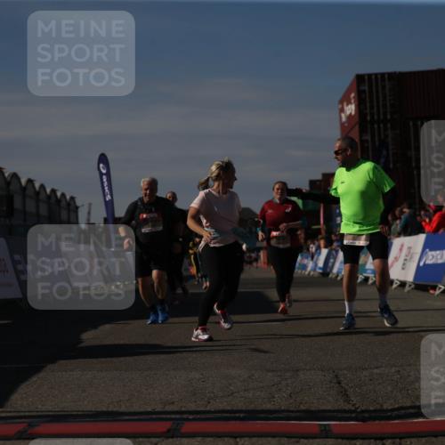 03.10.2025 - Köhlbrandbrückenlauf Jannik Wohlers http://msf.ph/oto/9127854 03.10.2025 13:37:04 Ziel 5262, 5287, 5303, 5507, 5592, 6104, 6380, 6381 meine-sportfotos.de