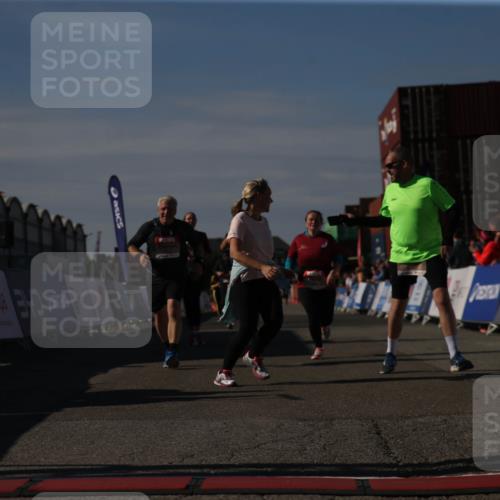 03.10.2025 - Köhlbrandbrückenlauf Jannik Wohlers http://msf.ph/oto/9127857 03.10.2025 13:37:05 Ziel 5262, 5287, 5303, 5507, 5592, 6104, 6380, 6381 meine-sportfotos.de