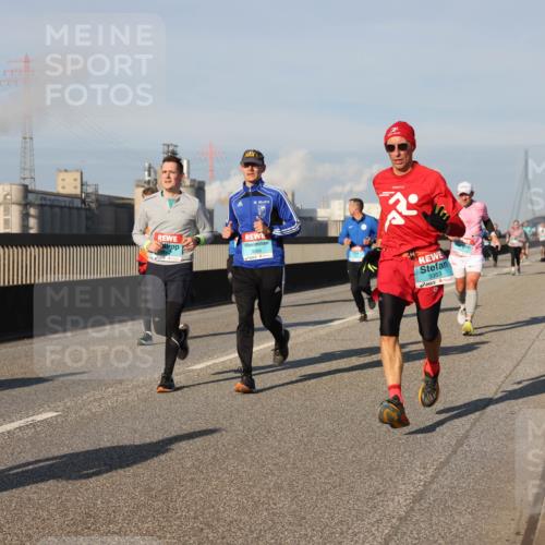 03.10.2025 - Köhlbrandbrückenlauf Lena Gebhardt http://msf.ph/oto/9127861 03.10.2025 09:47:41 Position 2 3066, 3353 meine-sportfotos.de