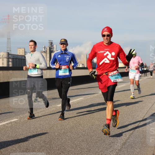 03.10.2025 - Köhlbrandbrückenlauf Lena Gebhardt http://msf.ph/oto/9127864 03.10.2025 09:47:42 Position 2 3067, 3066, 3353 meine-sportfotos.de
