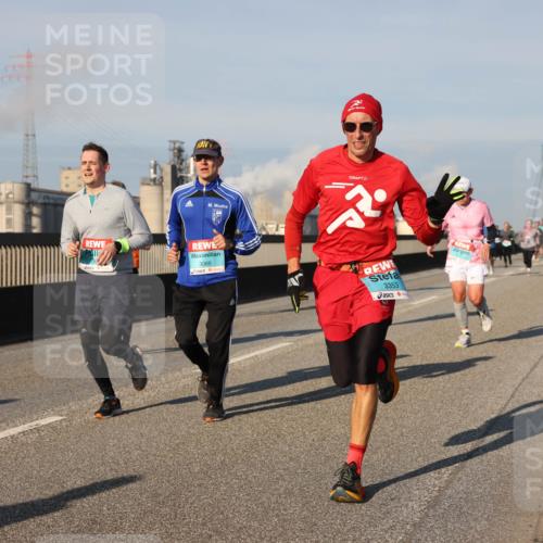 03.10.2025 - Köhlbrandbrückenlauf Lena Gebhardt http://msf.ph/oto/9127869 03.10.2025 09:47:42 Position 2 3066, 3353 meine-sportfotos.de