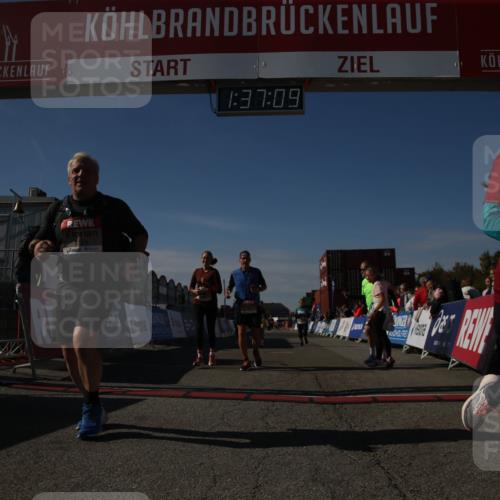 03.10.2025 - Köhlbrandbrückenlauf Jannik Wohlers http://msf.ph/oto/9127898 03.10.2025 13:37:09 Ziel 5262, 5303, 5466, 5507, 5576, 5592, 6104, 6380, 6381, 6521 meine-sportfotos.de
