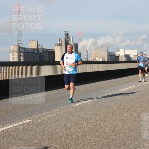 03.10.2025 - Köhlbrandbrückenlauf Lena Gebhardt http://msf.ph/oto/9127936 03.10.2025 09:47:46 Position 2 1351 meine-sportfotos.de
