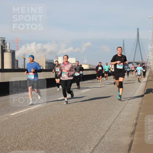 03.10.2025 - Köhlbrandbrückenlauf Lena Gebhardt http://msf.ph/oto/9127970 03.10.2025 09:47:49 Position 2 2798 meine-sportfotos.de