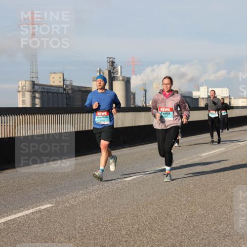 03.10.2025 - Köhlbrandbrückenlauf Lena Gebhardt http://msf.ph/oto/9127978 03.10.2025 09:47:50 Position 2 2798, 1864, 1045 meine-sportfotos.de