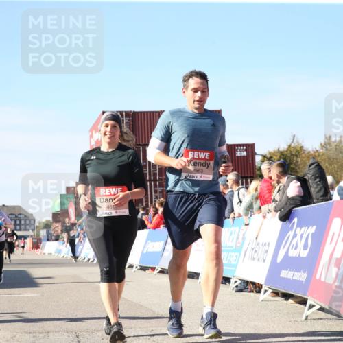 03.10.2025 - Köhlbrandbrückenlauf Jannik Wohlers http://msf.ph/oto/9127993 03.10.2025 13:37:36 Ziel 4611, 4863, 5190, 5201, 5384, 5550, 5551, 5756, 6133, 6402 meine-sportfotos.de