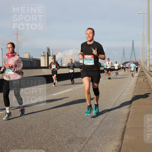 03.10.2025 - Köhlbrandbrückenlauf Lena Gebhardt http://msf.ph/oto/9127994 03.10.2025 09:47:52 Position 2 1864, 2798, 1045 meine-sportfotos.de