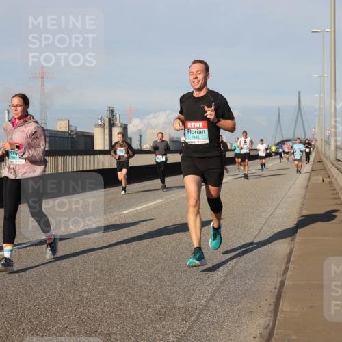 03.10.2025 - Köhlbrandbrückenlauf Lena Gebhardt http://msf.ph/oto/9127996 03.10.2025 09:47:52 Position 2 2798, 1864, 1045 meine-sportfotos.de