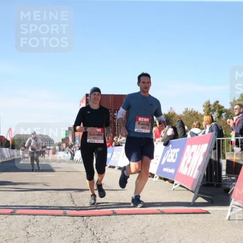 03.10.2025 - Köhlbrandbrückenlauf Jannik Wohlers http://msf.ph/oto/9127998 03.10.2025 13:37:36 Ziel 4611, 4863, 5190, 5201, 5384, 5550, 5551, 5756, 6133, 6402 meine-sportfotos.de
