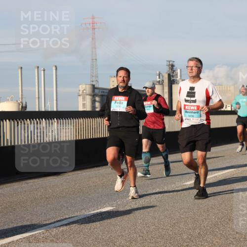 03.10.2025 - Köhlbrandbrückenlauf Lena Gebhardt http://msf.ph/oto/9128036 03.10.2025 09:47:56 Position 2 3235, 1808, 3236 meine-sportfotos.de