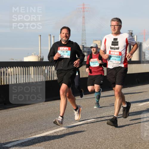 03.10.2025 - Köhlbrandbrückenlauf Lena Gebhardt http://msf.ph/oto/9128046 03.10.2025 09:47:57 Position 2 3235, 1808, 3236 meine-sportfotos.de