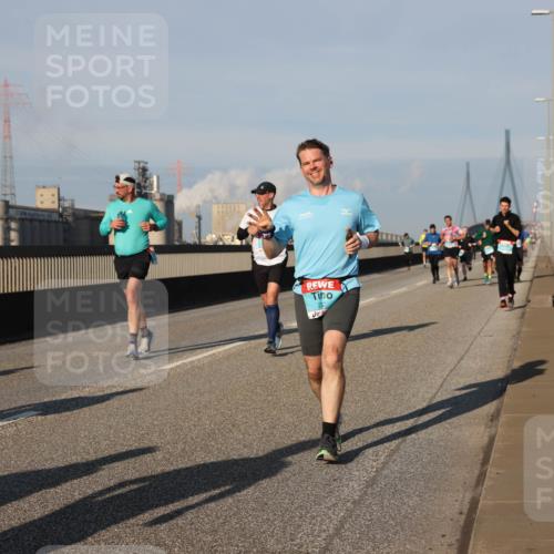 03.10.2025 - Köhlbrandbrückenlauf Lena Gebhardt http://msf.ph/oto/9128063 03.10.2025 09:47:58 Position 2 22 meine-sportfotos.de