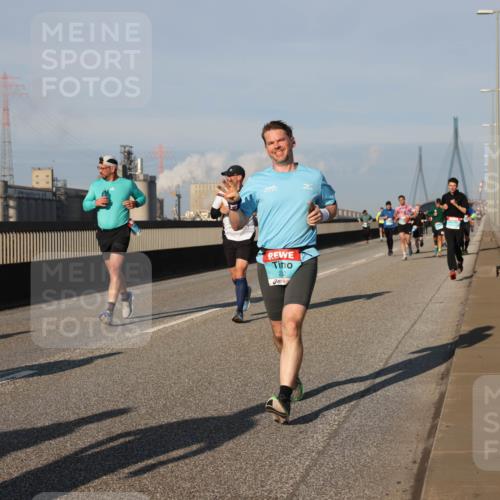 03.10.2025 - Köhlbrandbrückenlauf Lena Gebhardt http://msf.ph/oto/9128066 03.10.2025 09:47:58 Position 2 212 meine-sportfotos.de