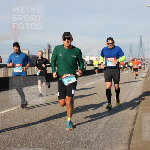 03.10.2025 - Köhlbrandbrückenlauf Lena Gebhardt http://msf.ph/oto/9128197 03.10.2025 09:48:06 Position 2 1370, 1039, 3812, 113 meine-sportfotos.de