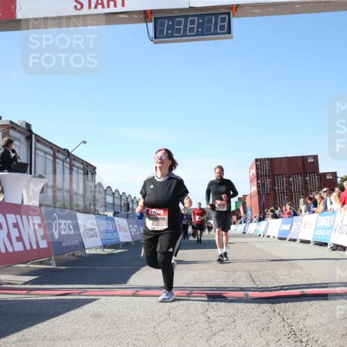 03.10.2025 - Köhlbrandbrückenlauf Jannik Wohlers http://msf.ph/oto/9128232 03.10.2025 13:38:18 Ziel 4435, 5139, 5335, 5509, 5632, 6581, 6582, 6583 meine-sportfotos.de
