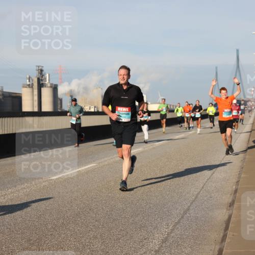 03.10.2025 - Köhlbrandbrückenlauf Lena Gebhardt http://msf.ph/oto/9128238 03.10.2025 09:48:08 Position 2  meine-sportfotos.de