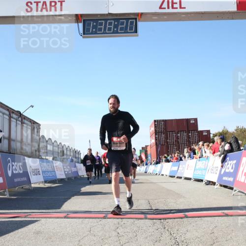 03.10.2025 - Köhlbrandbrückenlauf Jannik Wohlers http://msf.ph/oto/9128241 03.10.2025 13:38:20 Ziel 4435, 5139, 5335, 5509, 6581, 6582, 6583 meine-sportfotos.de