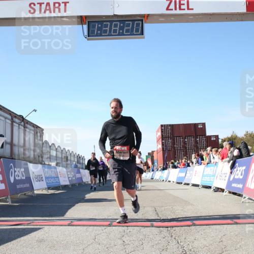 03.10.2025 - Köhlbrandbrückenlauf Jannik Wohlers http://msf.ph/oto/9128244 03.10.2025 13:38:20 Ziel 4435, 5139, 5335, 5509, 6581, 6582, 6583 meine-sportfotos.de