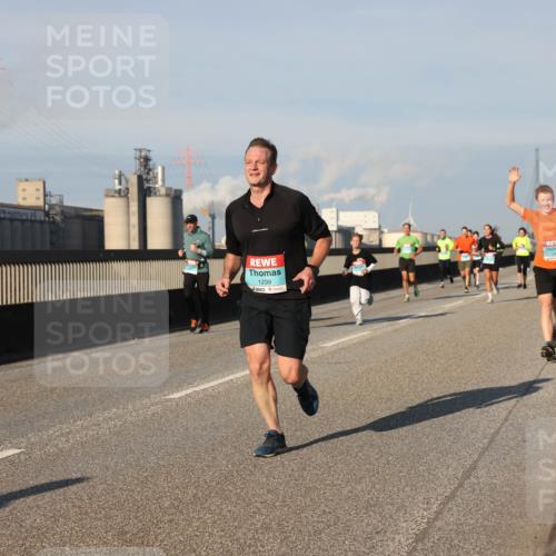 03.10.2025 - Köhlbrandbrückenlauf Lena Gebhardt http://msf.ph/oto/9128246 03.10.2025 09:48:09 Position 2 1239 meine-sportfotos.de