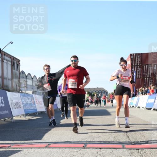 03.10.2025 - Köhlbrandbrückenlauf Jannik Wohlers http://msf.ph/oto/9128256 03.10.2025 13:38:23 Ziel 4435, 4697, 5139, 5335, 5439, 5509, 6581, 6582, 6583 meine-sportfotos.de