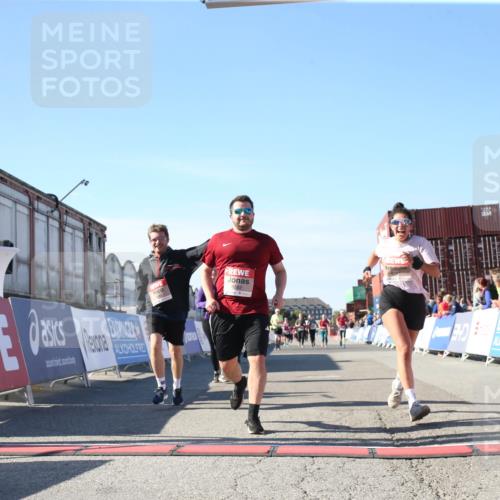 03.10.2025 - Köhlbrandbrückenlauf Jannik Wohlers http://msf.ph/oto/9128258 03.10.2025 13:38:23 Ziel 4435, 4697, 5139, 5335, 5439, 5509, 6581, 6582, 6583 meine-sportfotos.de
