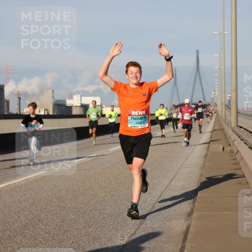 03.10.2025 - Köhlbrandbrückenlauf Lena Gebhardt http://msf.ph/oto/9128277 03.10.2025 09:48:11 Position 2 3496 meine-sportfotos.de