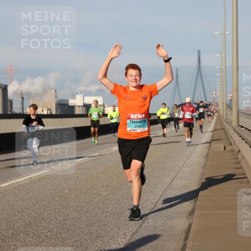 03.10.2025 - Köhlbrandbrückenlauf Lena Gebhardt http://msf.ph/oto/9128280 03.10.2025 09:48:11 Position 2 3496 meine-sportfotos.de