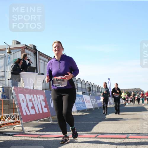 03.10.2025 - Köhlbrandbrückenlauf Jannik Wohlers http://msf.ph/oto/9128283 03.10.2025 13:38:26 Ziel 4435, 4697, 5139, 5335, 5439, 5509, 6581, 6582, 6583 meine-sportfotos.de