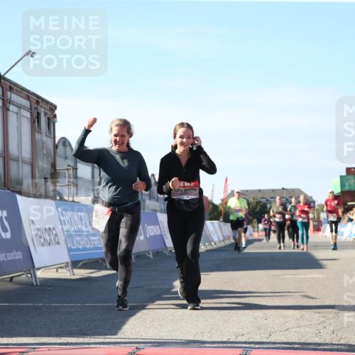 03.10.2025 - Köhlbrandbrückenlauf Jannik Wohlers http://msf.ph/oto/9128287 03.10.2025 13:38:28 Ziel 4697, 5139, 5439, 5509, 6581, 6582, 6583 meine-sportfotos.de