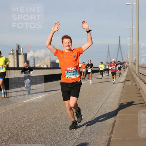 03.10.2025 - Köhlbrandbrückenlauf Lena Gebhardt http://msf.ph/oto/9128308 03.10.2025 09:48:11 Position 2 3496 meine-sportfotos.de