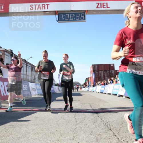 03.10.2025 - Köhlbrandbrückenlauf Jannik Wohlers http://msf.ph/oto/9128324 03.10.2025 13:38:38 Ziel 4697, 4884, 5564, 5590, 5591, 6179, 6201 meine-sportfotos.de