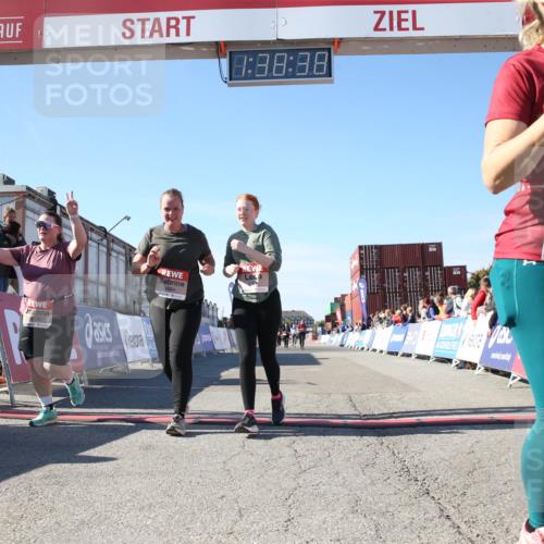 03.10.2025 - Köhlbrandbrückenlauf Jannik Wohlers http://msf.ph/oto/9128326 03.10.2025 13:38:38 Ziel 4697, 4884, 5564, 5590, 5591, 6179, 6201 meine-sportfotos.de