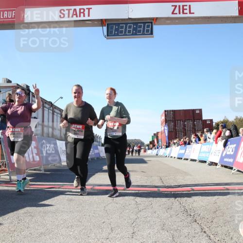 03.10.2025 - Köhlbrandbrückenlauf Jannik Wohlers http://msf.ph/oto/9128329 03.10.2025 13:38:38 Ziel 4697, 4884, 5564, 5590, 5591, 6179, 6201 meine-sportfotos.de