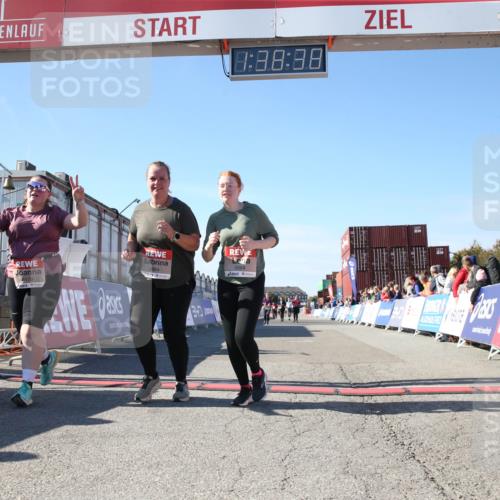 03.10.2025 - Köhlbrandbrückenlauf Jannik Wohlers http://msf.ph/oto/9128330 03.10.2025 13:38:38 Ziel 4697, 4884, 5564, 5590, 5591, 6179, 6201 meine-sportfotos.de