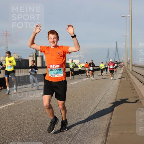 03.10.2025 - Köhlbrandbrückenlauf Lena Gebhardt http://msf.ph/oto/9128331 03.10.2025 09:48:12 Position 2 3496 meine-sportfotos.de