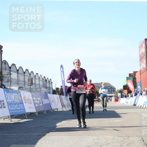 03.10.2025 - Köhlbrandbrückenlauf Jannik Wohlers http://msf.ph/oto/9128336 03.10.2025 13:38:46 Ziel 4723, 4884, 5529, 5533, 5564, 5590, 5591, 6179 meine-sportfotos.de
