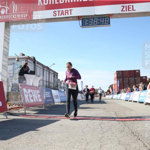 03.10.2025 - Köhlbrandbrückenlauf Jannik Wohlers http://msf.ph/oto/9128341 03.10.2025 13:38:48 Ziel 4723, 5529, 5533, 6640 meine-sportfotos.de