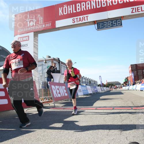 03.10.2025 - Köhlbrandbrückenlauf Jannik Wohlers http://msf.ph/oto/9128381 03.10.2025 13:38:59 Ziel 5529, 5533, 5584, 6030, 6640 meine-sportfotos.de