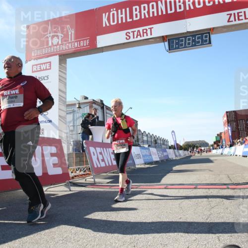 03.10.2025 - Köhlbrandbrückenlauf Jannik Wohlers http://msf.ph/oto/9128383 03.10.2025 13:38:59 Ziel 5529, 5533, 5584, 6030, 6640 meine-sportfotos.de