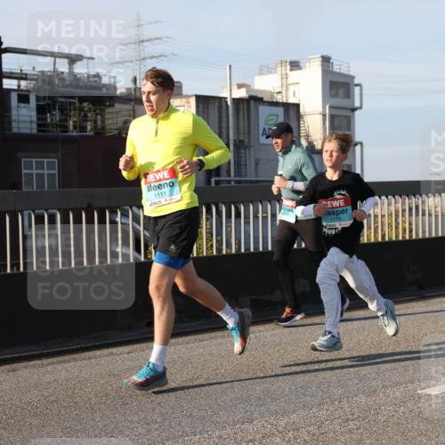 03.10.2025 - Köhlbrandbrückenlauf Lena Gebhardt http://msf.ph/oto/9128387 03.10.2025 09:48:13 Position 2 1111, 1173 meine-sportfotos.de