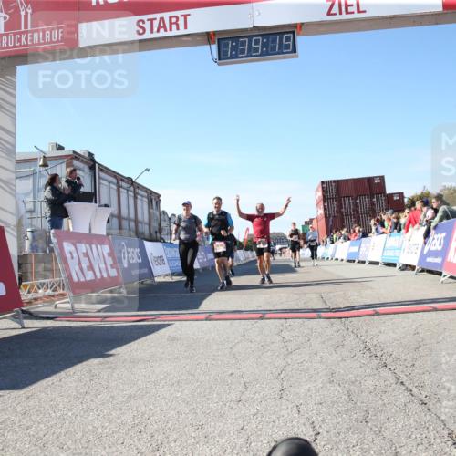 03.10.2025 - Köhlbrandbrückenlauf Jannik Wohlers http://msf.ph/oto/9128406 03.10.2025 13:39:19 Ziel 4531, 4789, 5111, 5741, 5745, 5766, 5988, 5989, 5998, 6560 meine-sportfotos.de