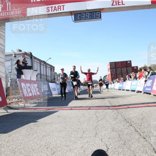 03.10.2025 - Köhlbrandbrückenlauf Jannik Wohlers http://msf.ph/oto/9128408 03.10.2025 13:39:19 Ziel 4531, 4789, 5111, 5741, 5745, 5766, 5988, 5989, 5998, 6560 meine-sportfotos.de
