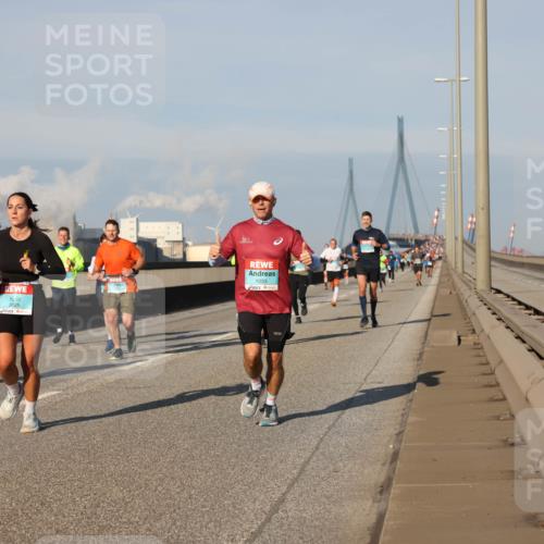 03.10.2025 - Köhlbrandbrückenlauf Lena Gebhardt http://msf.ph/oto/9128409 03.10.2025 09:48:15 Position 2 1080, 3825, 1033 meine-sportfotos.de