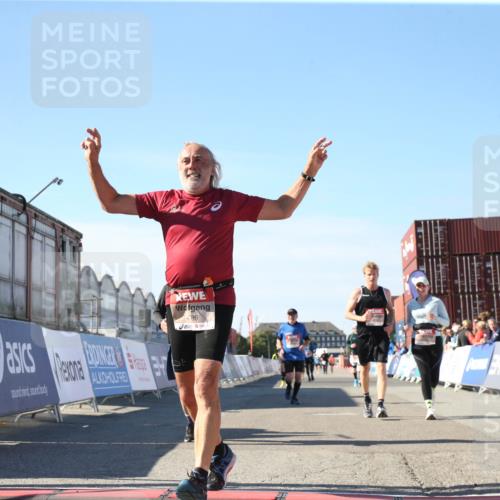 03.10.2025 - Köhlbrandbrückenlauf Jannik Wohlers http://msf.ph/oto/9128410 03.10.2025 13:39:22 Ziel 4531, 4789, 5111, 5741, 5745, 5766, 5988, 5989, 5998, 6560 meine-sportfotos.de