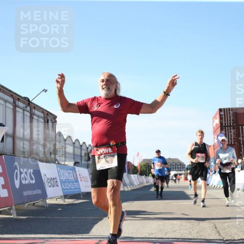 03.10.2025 - Köhlbrandbrückenlauf Jannik Wohlers http://msf.ph/oto/9128412 03.10.2025 13:39:22 Ziel 4531, 4789, 5111, 5741, 5745, 5766, 5988, 5989, 5998, 6560 meine-sportfotos.de