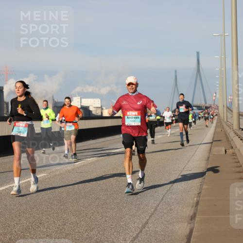 03.10.2025 - Köhlbrandbrückenlauf Lena Gebhardt http://msf.ph/oto/9128414 03.10.2025 09:48:15 Position 2 1033 meine-sportfotos.de